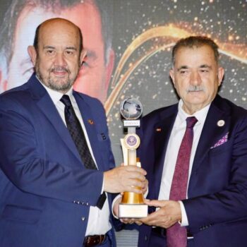 TURGUT TORUNOĞULLARI’NA ÖDÜLÜNÜ
