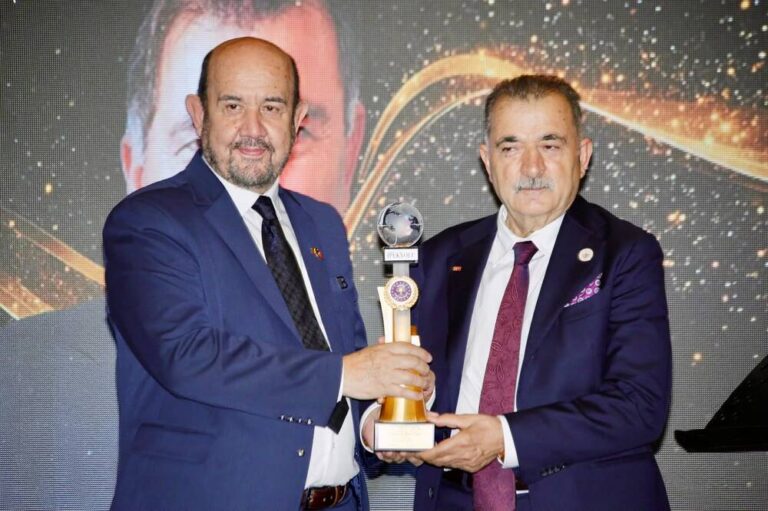 TURGUT TORUNOĞULLARI’NA ÖDÜLÜNÜ